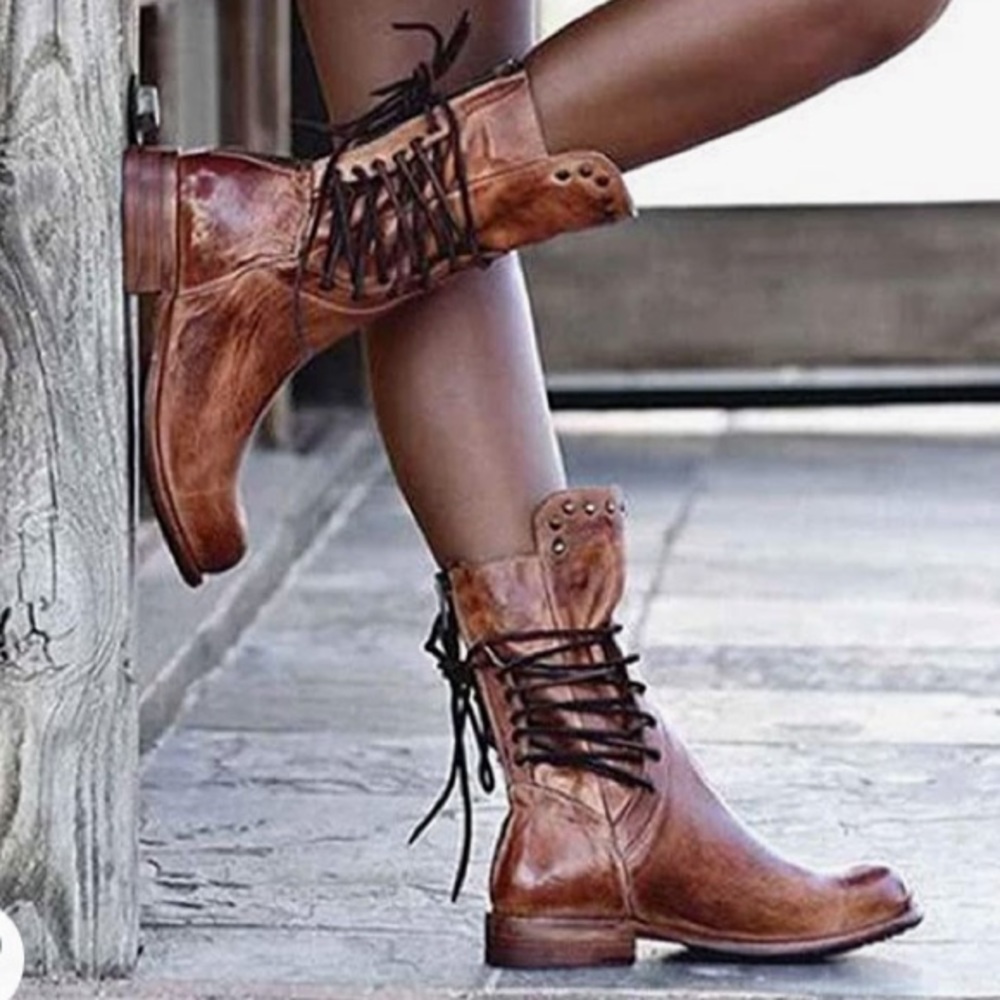 Woman’s middle calf retro riding boots